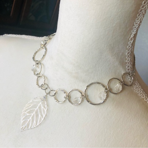 Silver graduated hammered ring leaf pendant chain necklace - Picture 4 of 9